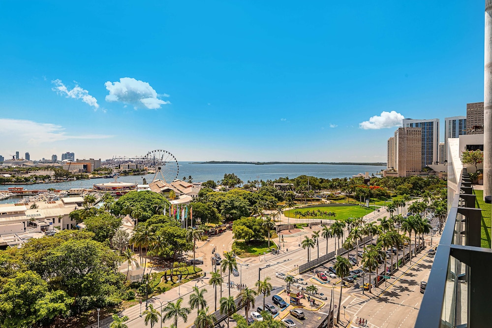 Luxury Studio with City & Bay Views