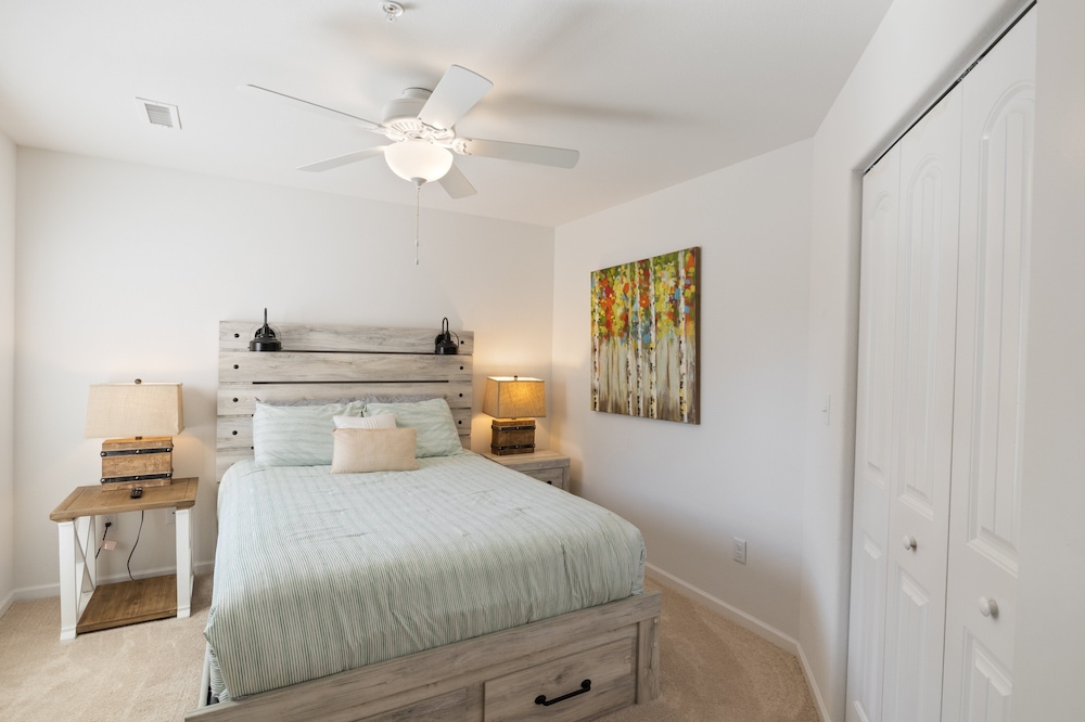 Central Location, Pool Access & Breathtaking Views