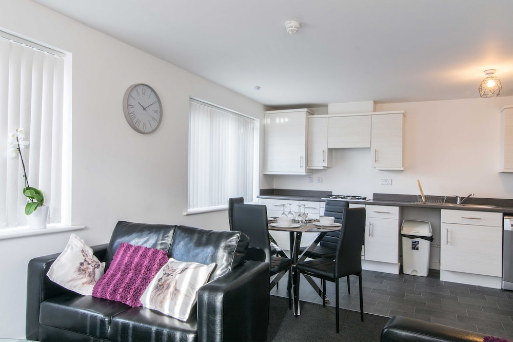 Levon House, Coventry - 2 Bedroom Apartment view 4