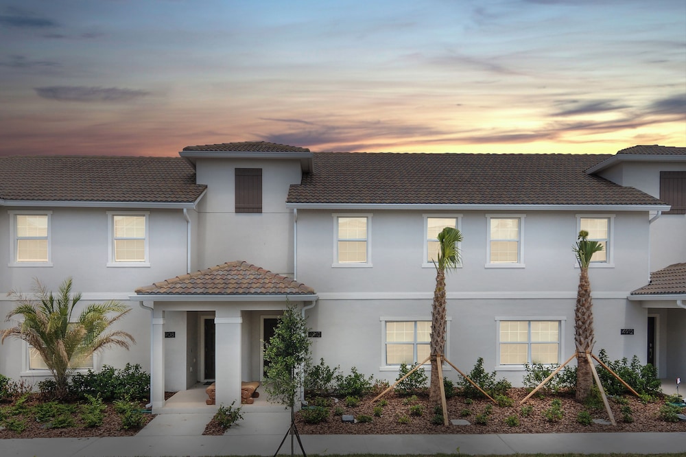 Four Bedroom Close to Disney w Screened Pool Storeylake 4910 - Image 1