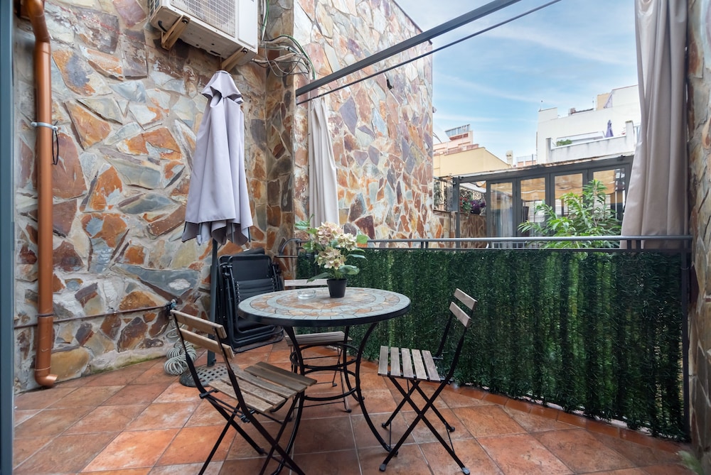 Hostal House