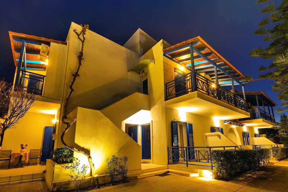 Sea Breeze Corner ,cozy Flat Neat the Beach view 2