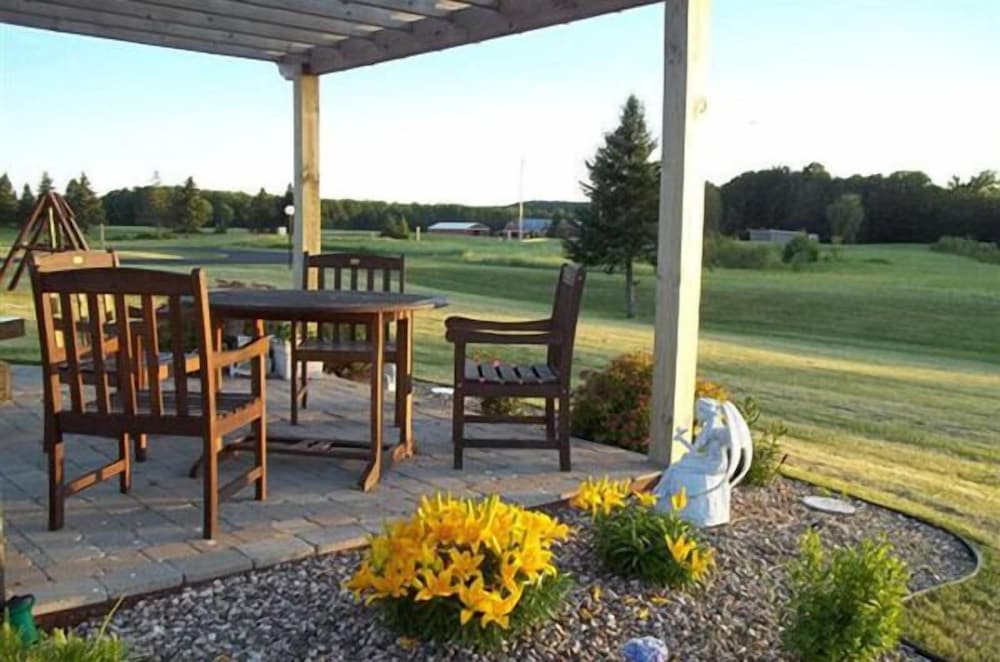 Chicaugon Lake Inn