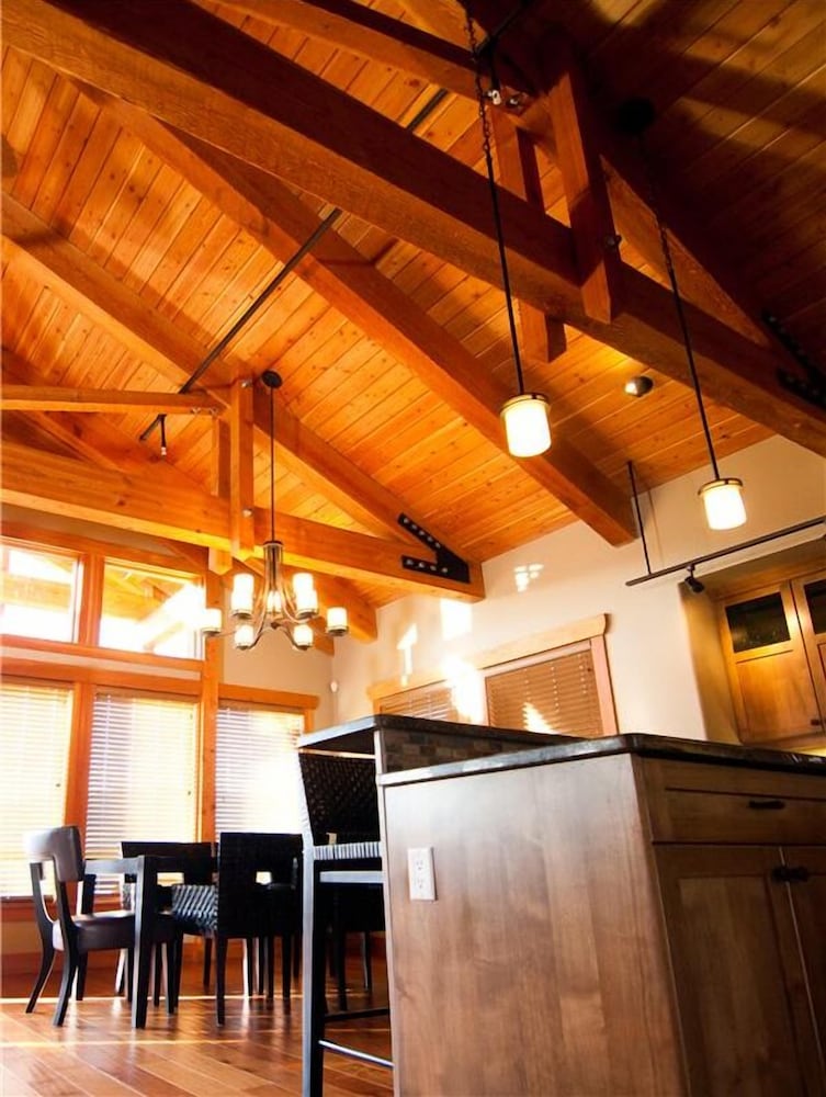 Carmel Beach Private Lodges