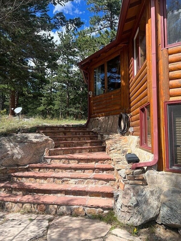 Mountain Masterpiece - Beautiful Cabin On 2.2 Acres At Wildbasin 3 Bedroom Cabin view 4