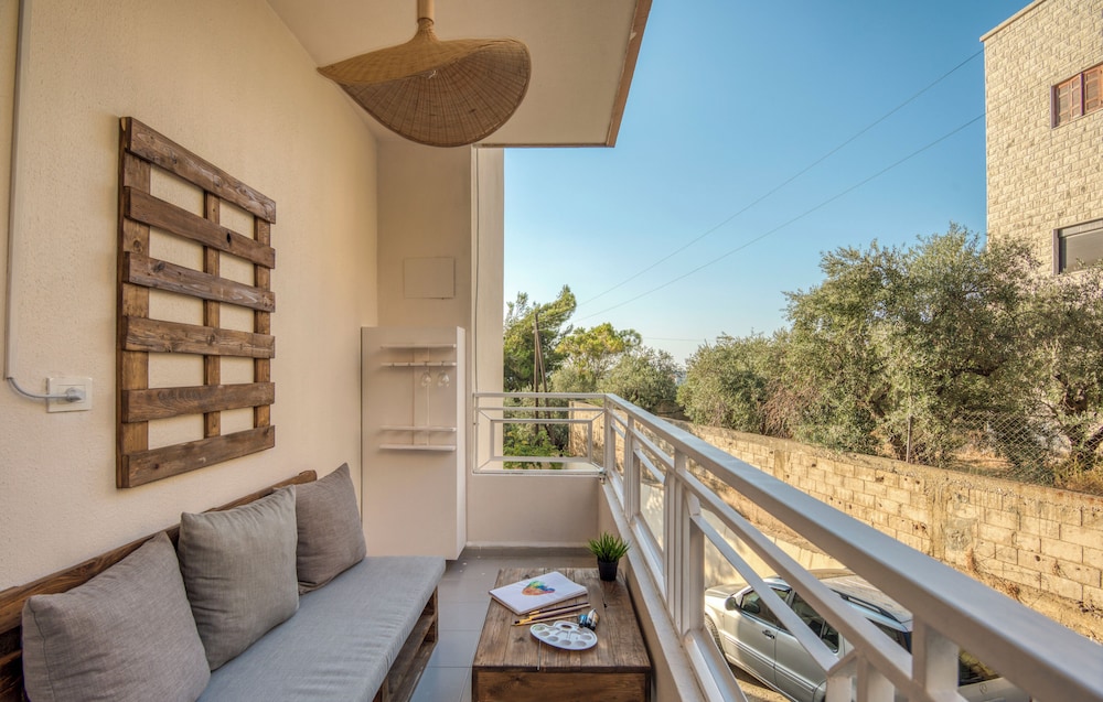 Natura Studio & Balcony in Batroun