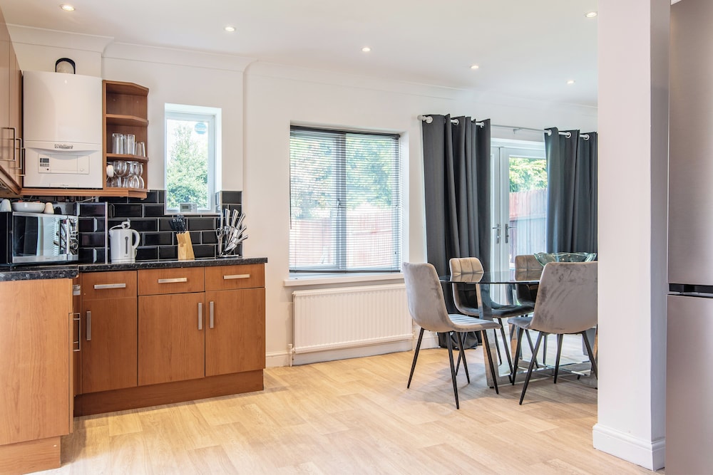 Bramcote House