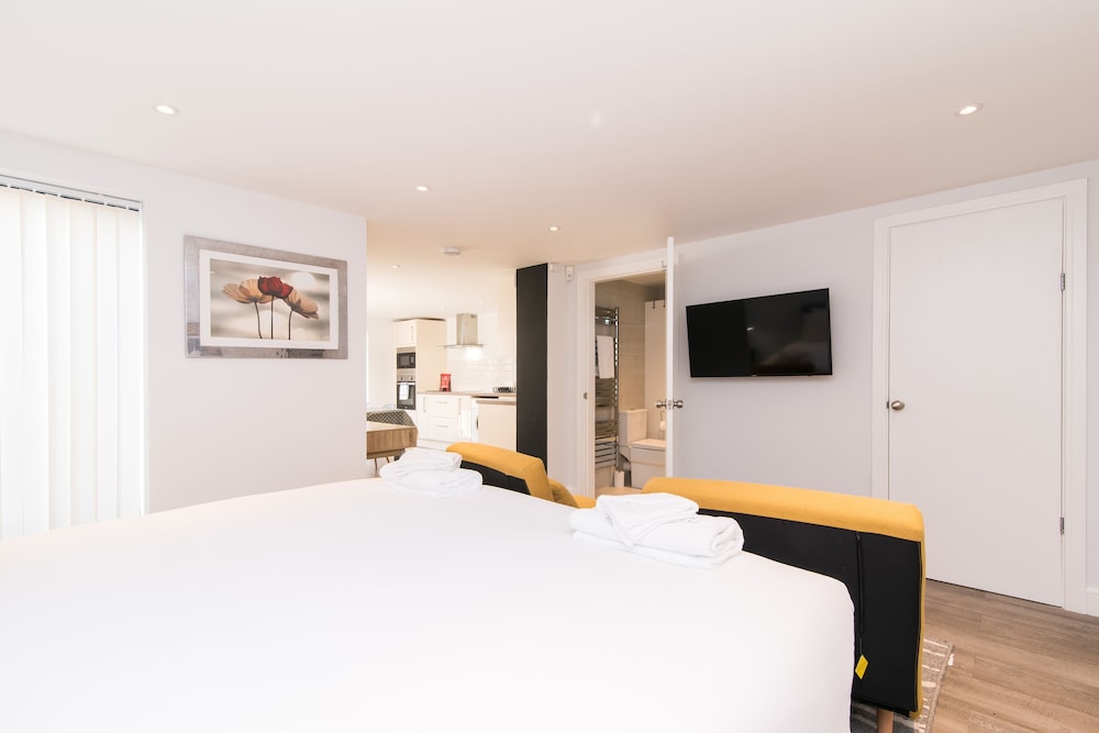 Wilford Lodge - Studio view 4