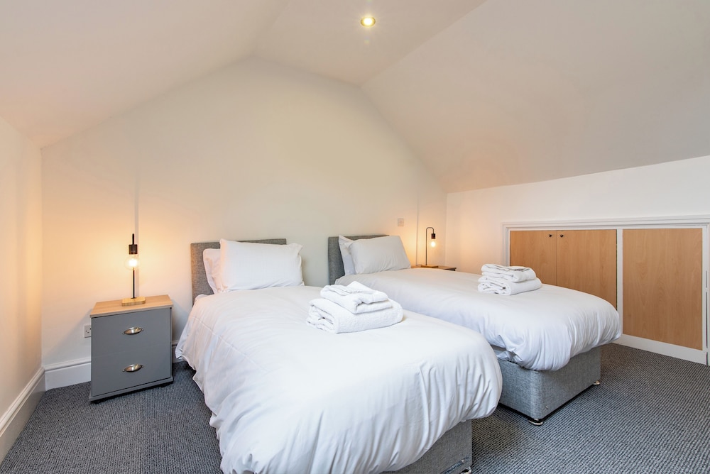 Chesterfield Lodge