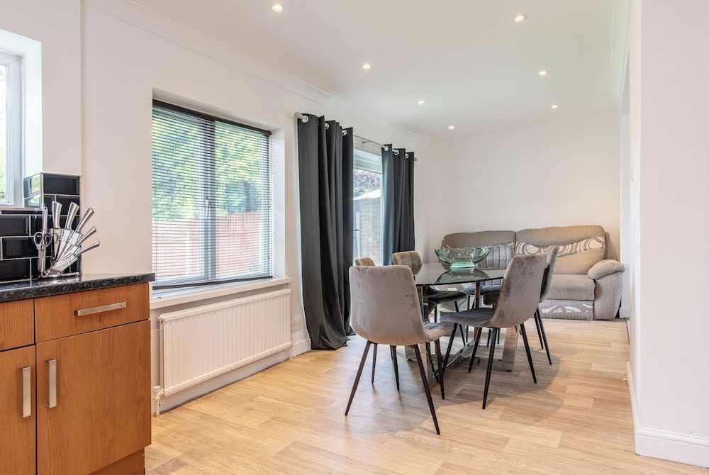 Bramcote House