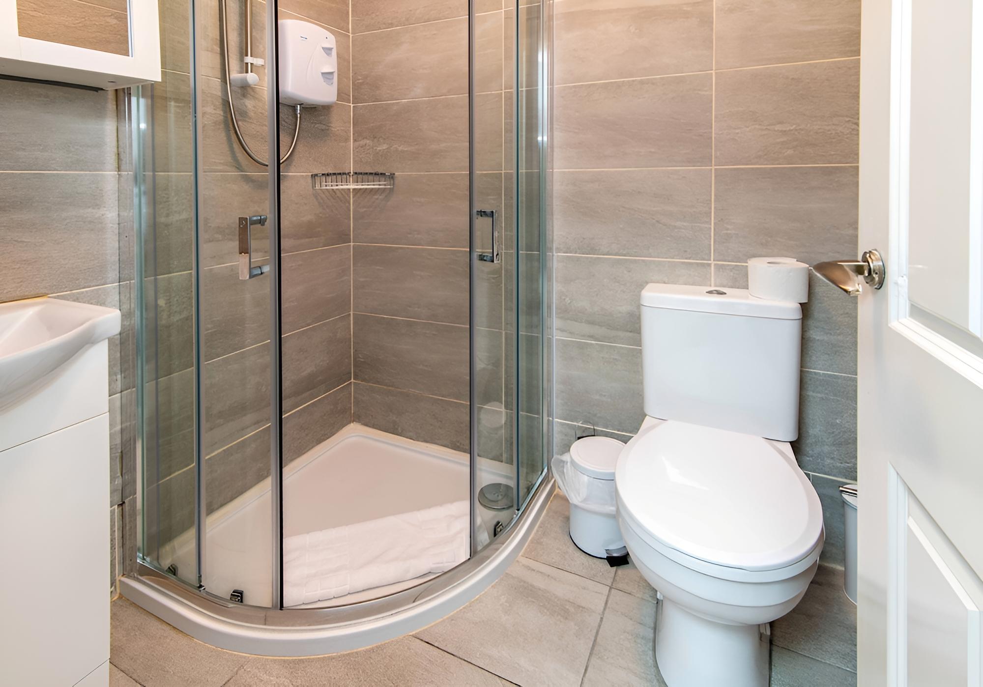 Nottingham Vacations - Hucknall Short Stays - Property Image 10