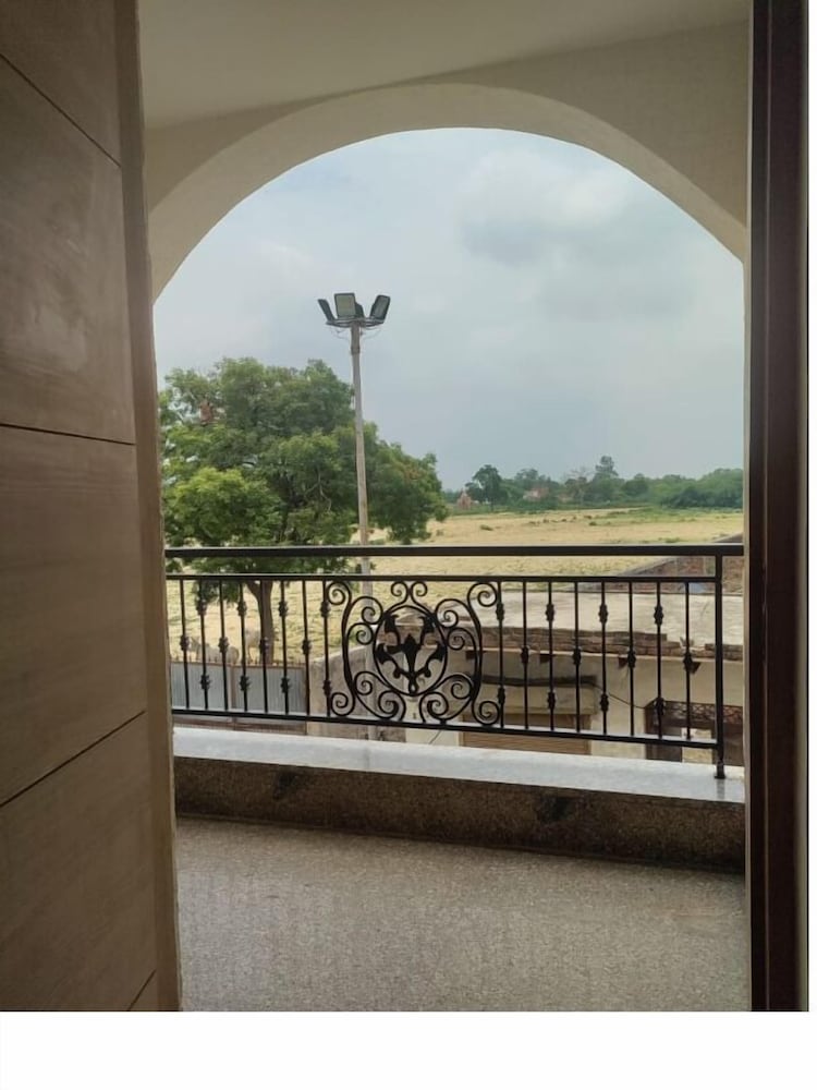 Hotel Devi Ram Atithi Bhawan Vrindavan By HRG