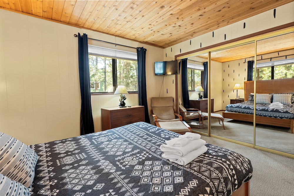 Bear Woods 3BR Retreat