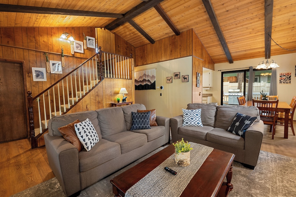 Bear Woods 3BR Retreat