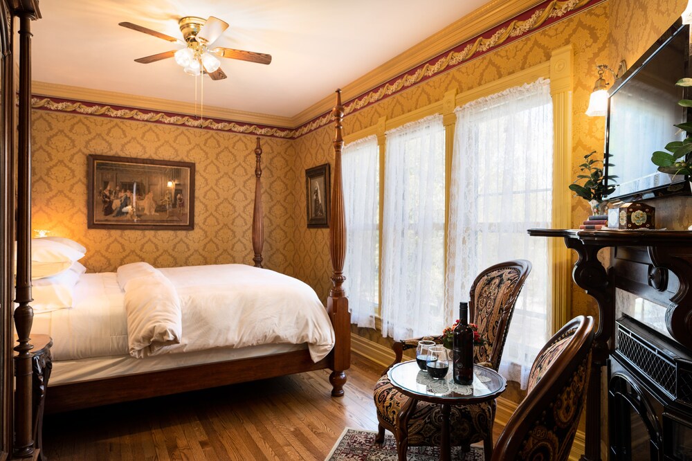 Thorp House Inn & Cottages