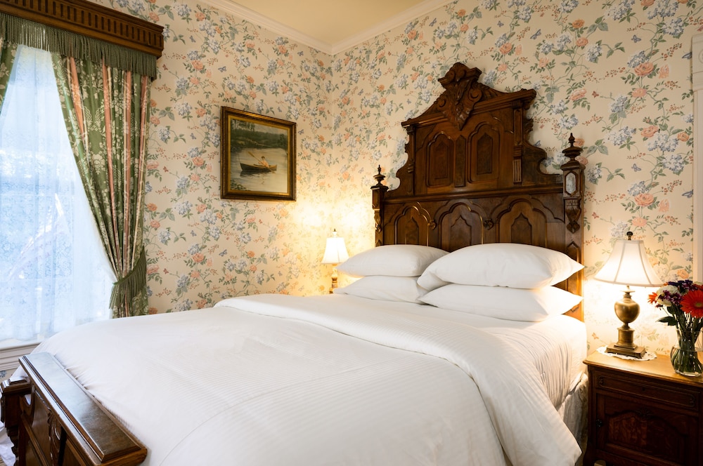 Thorp House Inn & Cottages