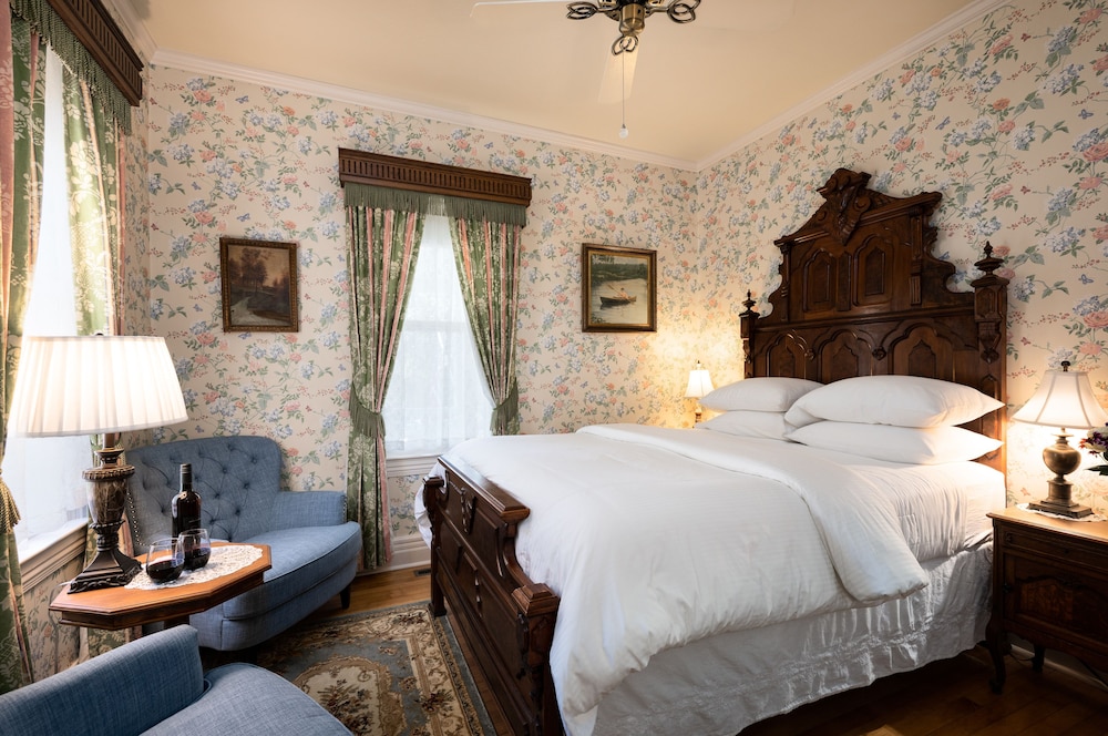 Thorp House Inn & Cottages