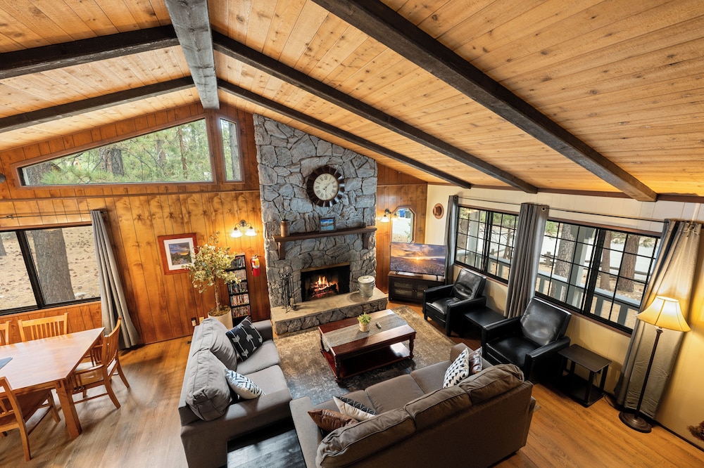 Bear Woods 3BR Retreat