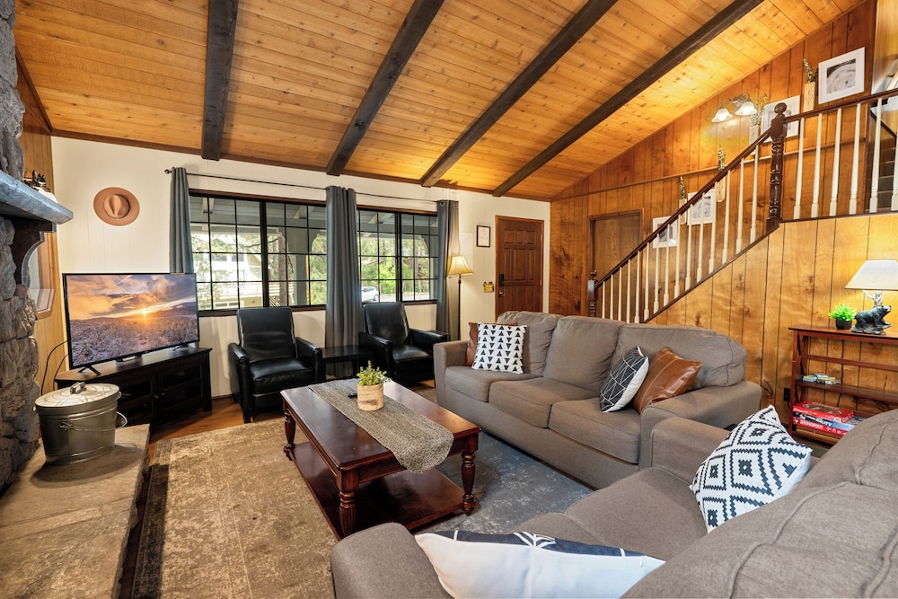 Bear Woods 3BR Retreat
