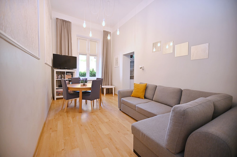 Saltic Deluxe by 3City Rentals view 3