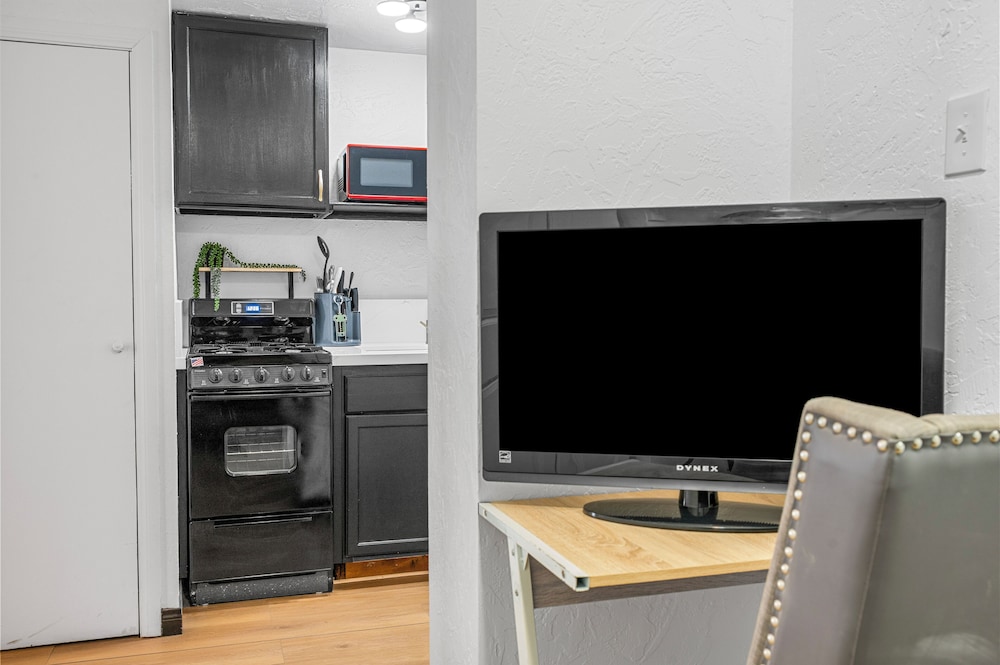 Luxury Studio Escape - Trails & Views