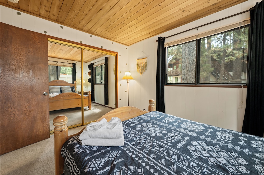Bear Woods 3BR Retreat