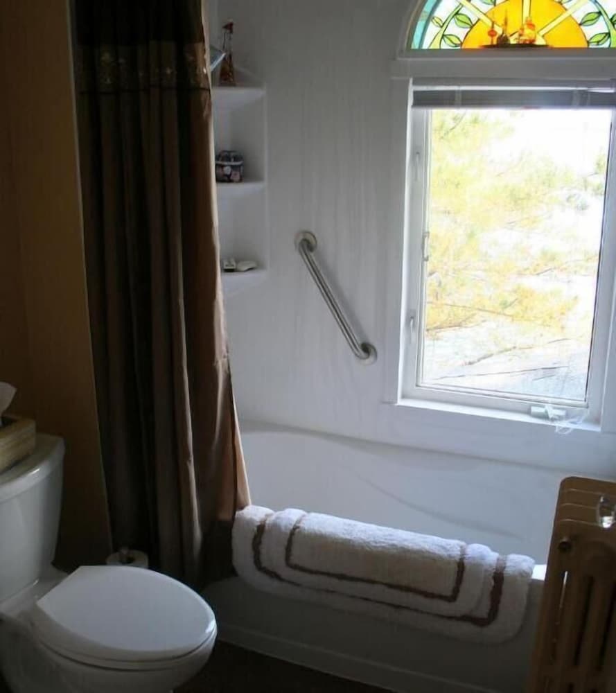 A Boat to Sea Bed & Breakfast
