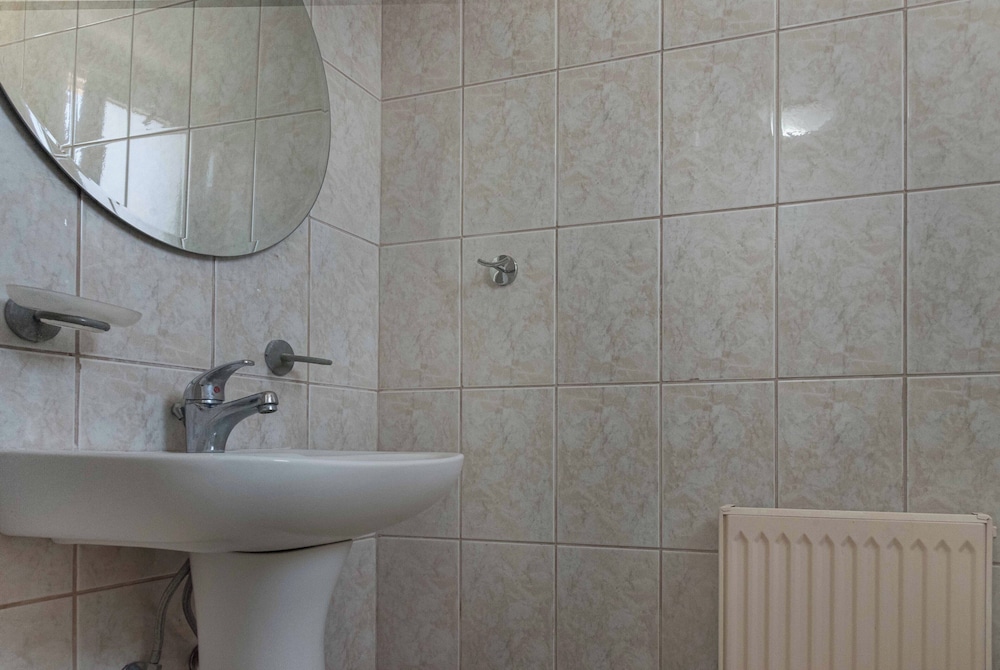 Phaedrus Living: Seaview Hilltop Maisonette