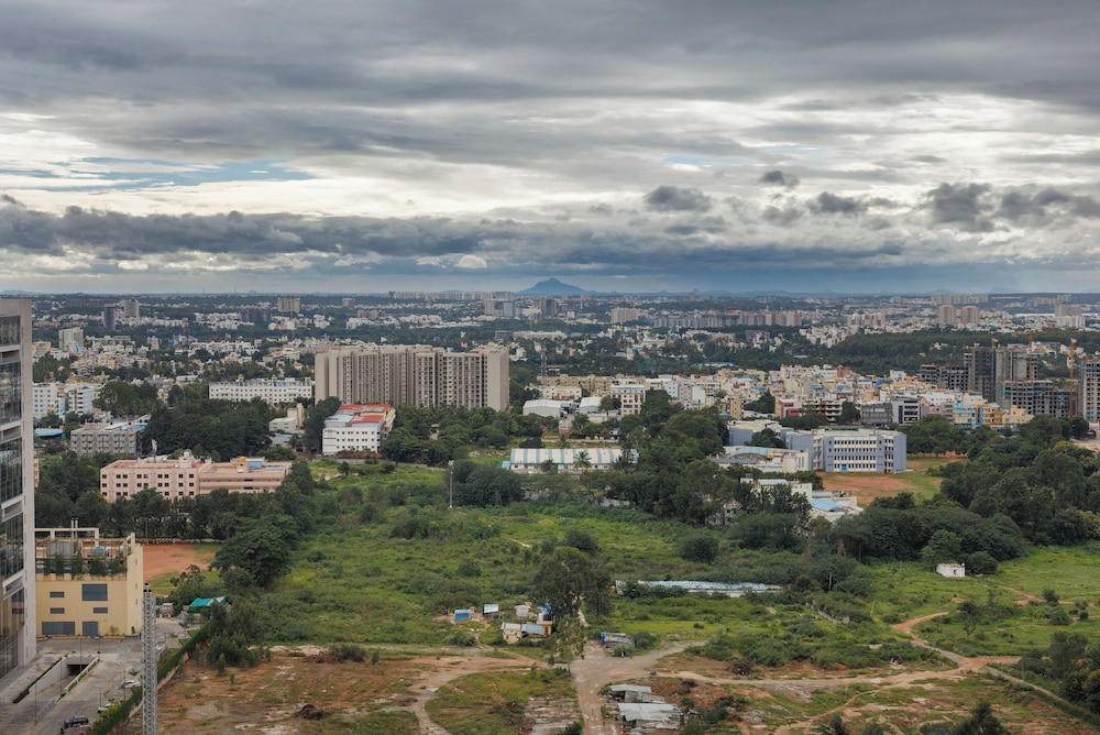Skyline Haven by Red Olive4bhk30mins Airport
