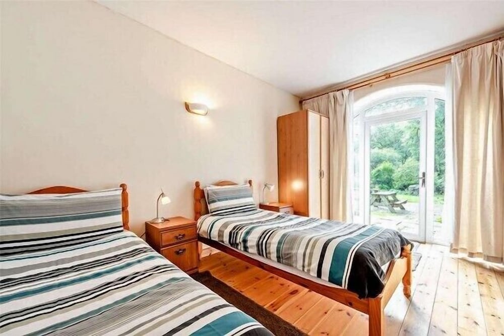 Comfortable Airy 5-bed Apartment in Llandysul view 3