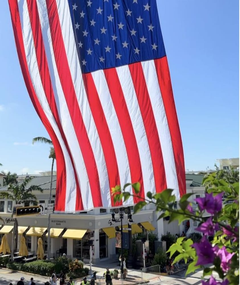 Naples Henrie Hideaway - Private Pool, Pet Friendly 12 Mins From Beach & Downtown 3 Bedroom Home