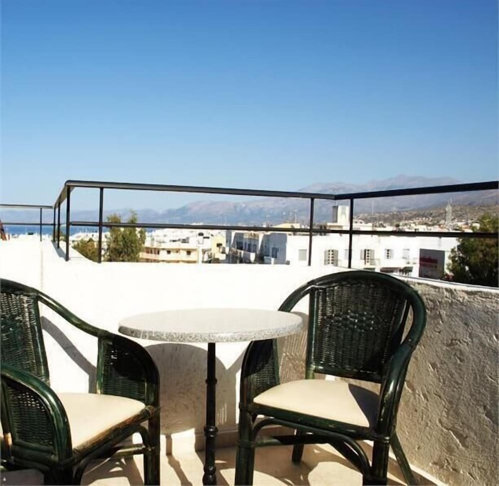 Haris Apartments