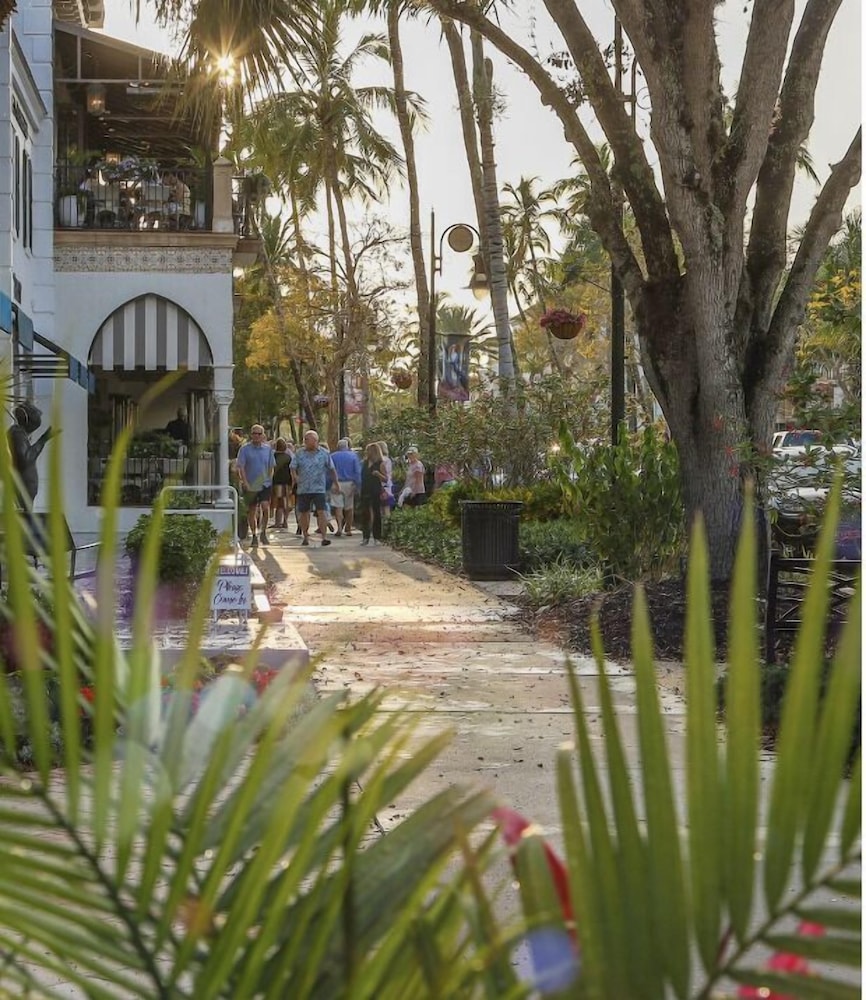 97th Ave North Naples Park Ocean Vanderbilt Beach 4 Bedroom Home