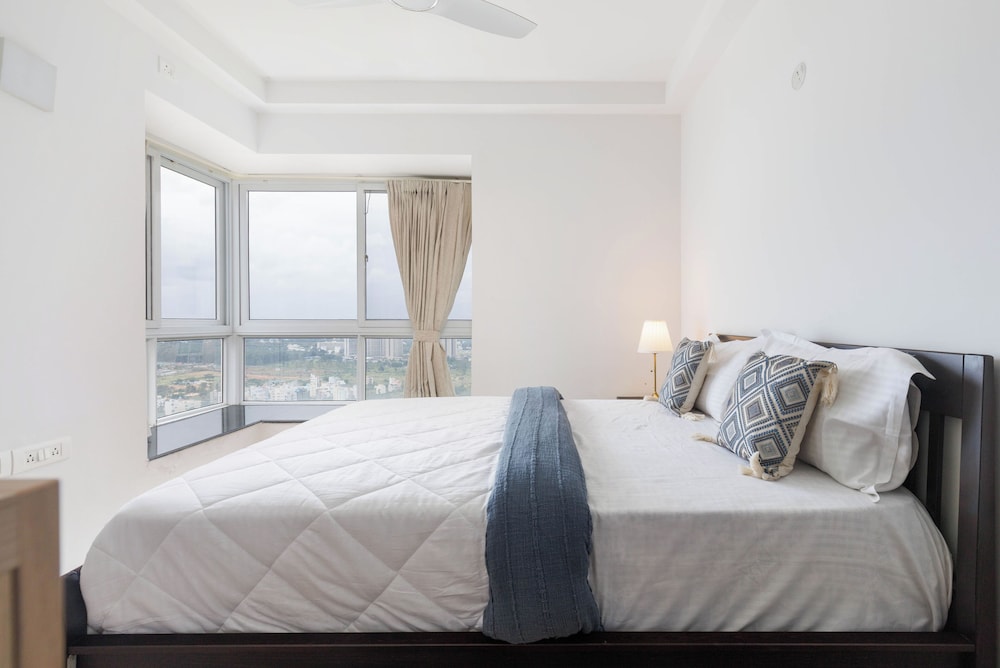Skyline Haven by Red Olive4bhk30mins Airport