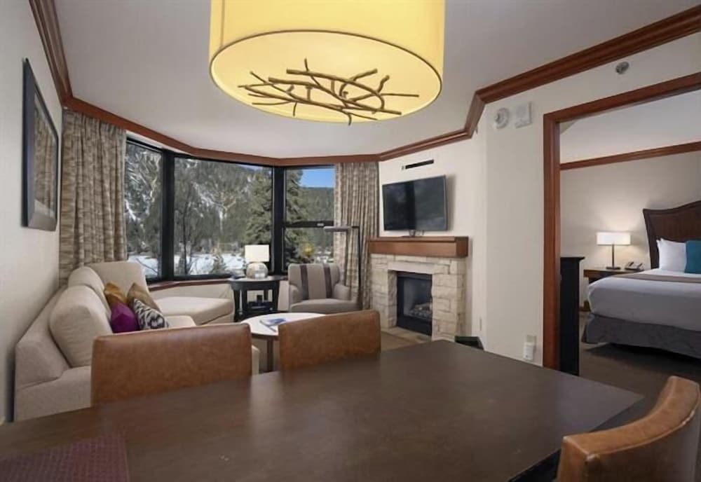 1BR Condo w/ Access to Resort Pools, Spa & Gym