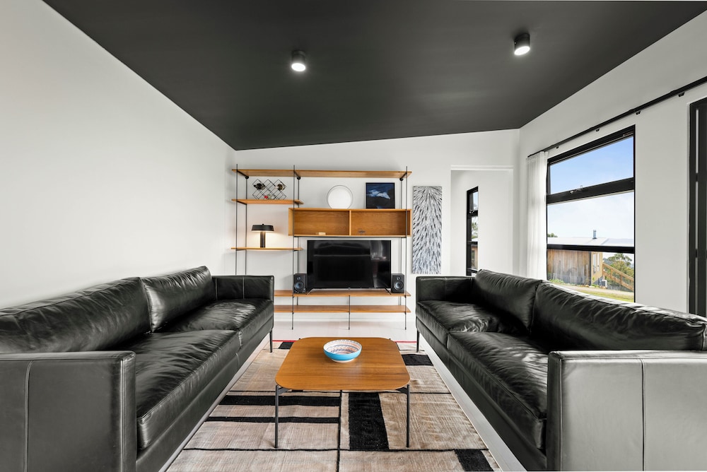 The Outlook on Mount Louis – 1 Bedroom