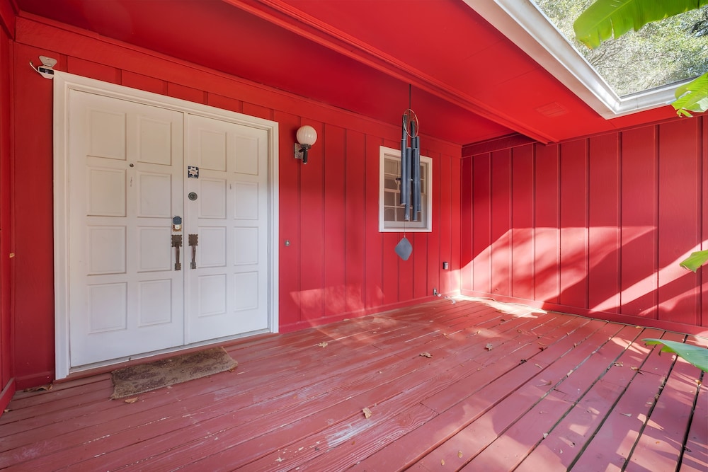 Hudson Manor 4 Bedroom Home by RedAwning view 5