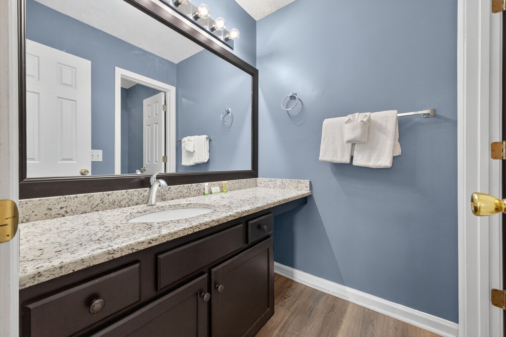 River Oaks 5c 2 Bedroom Condo