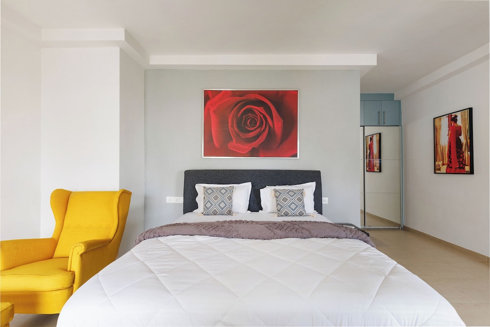 Skyline Haven by Red Olive4bhk30mins Airport