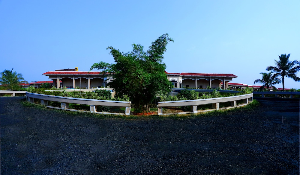 Kohinoor Samudra Beach Resort