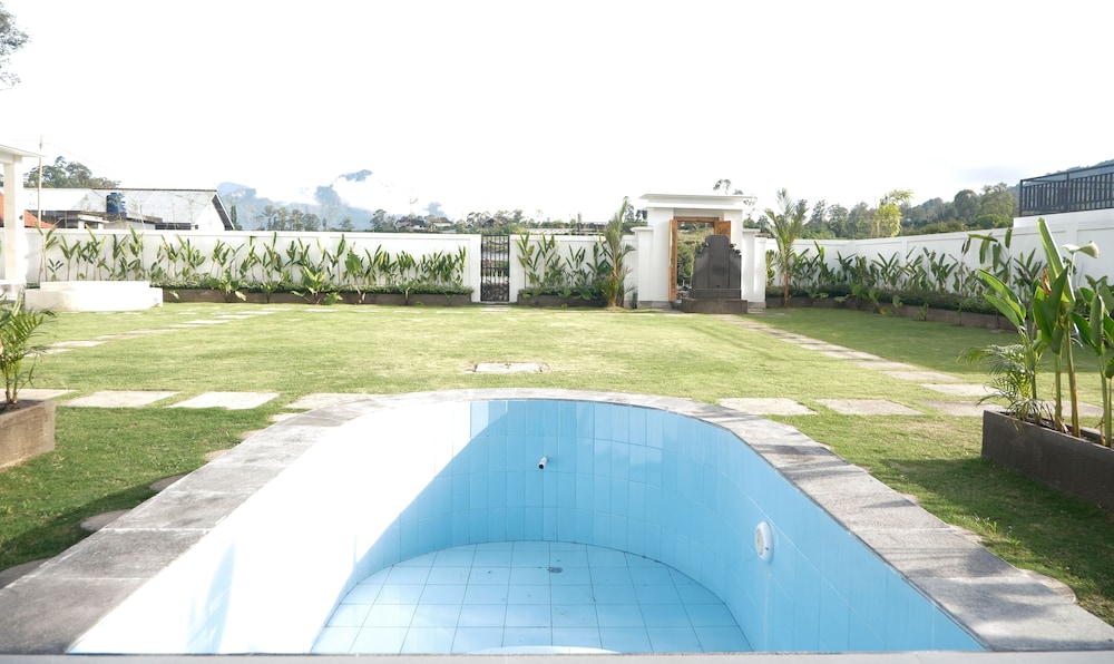 The Vici Batur Villa & Restaurant