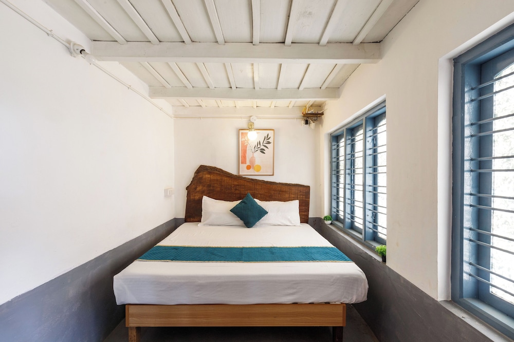 Underground Hostel By Bilwa Estate