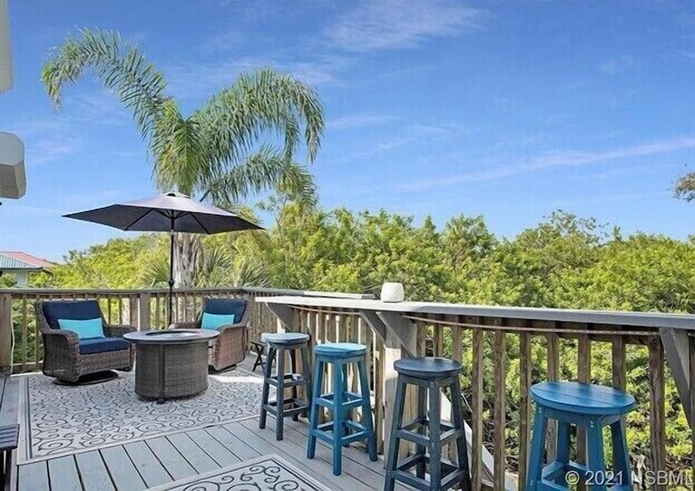4BR Beach House Spacious Steps From Sand