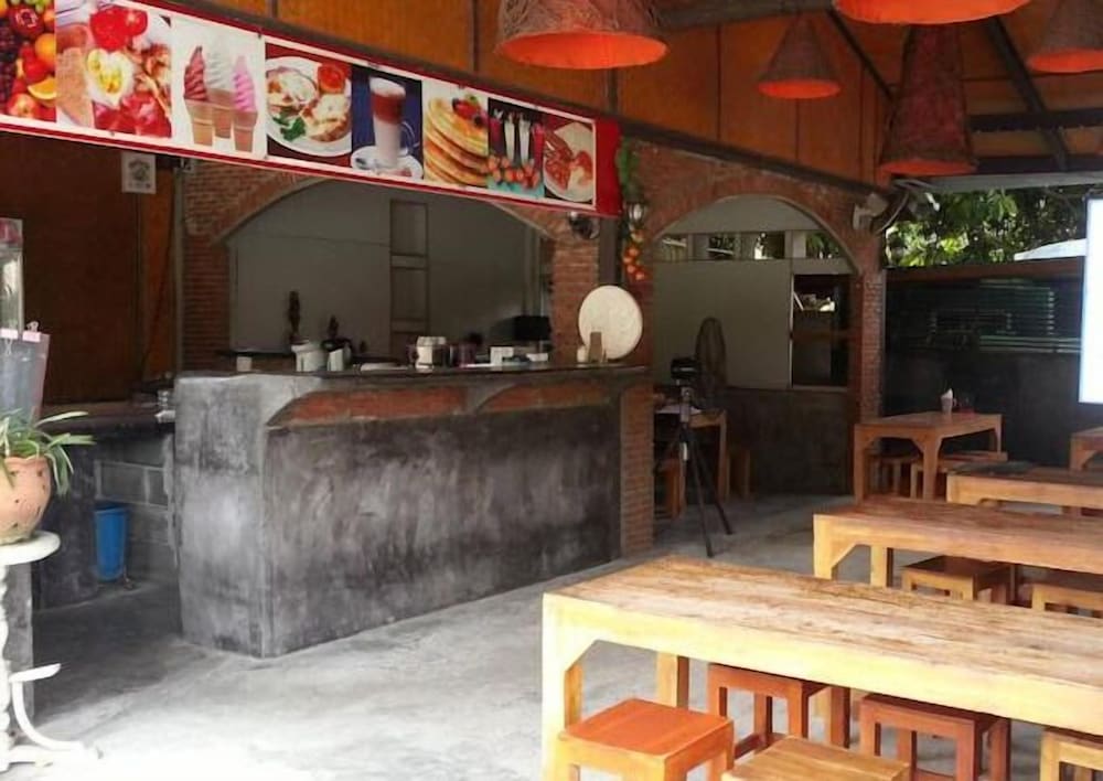 Wok & The Much Rooms - Hostel
