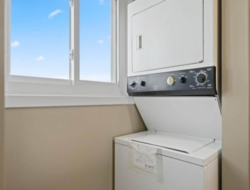 A Wave From It All 3 Bedroom Condo by RedAwning