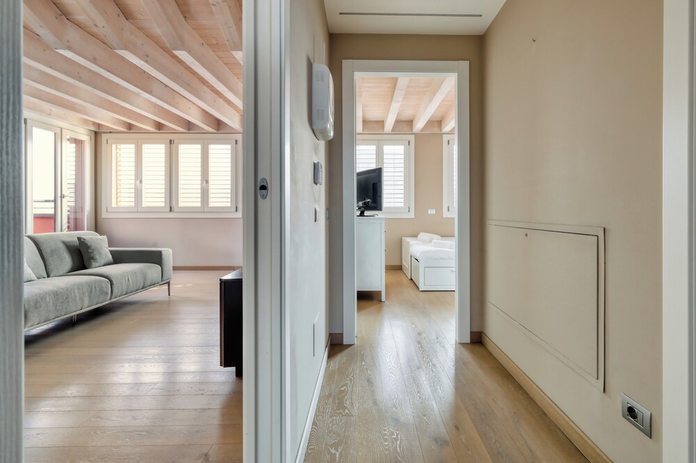 Elegant apt with parking and balcony