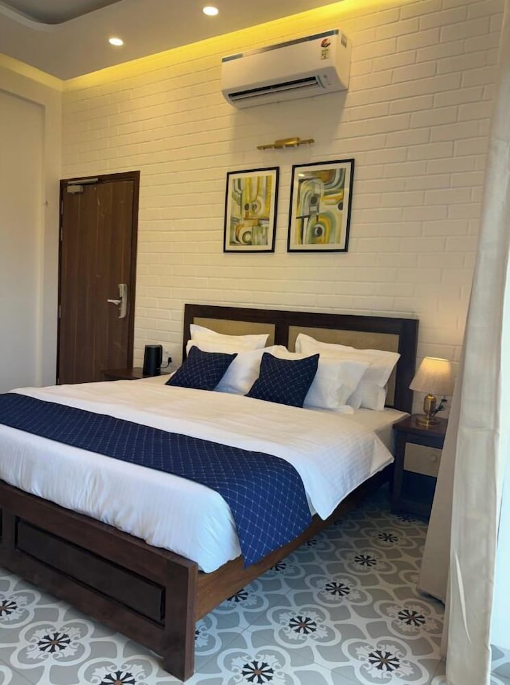 Yellowstone Resort Arambol