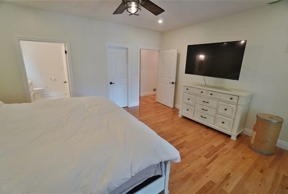 487 Bay Lake 4 Bedroom Cottage