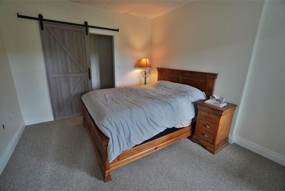 487 Bay Lake 4 Bedroom Cottage