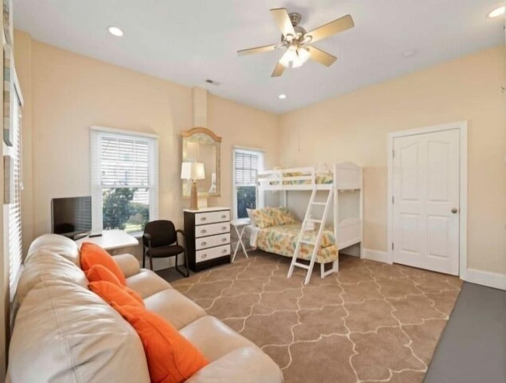 After Dune Delight - Relax And Unwind In This Fun And Spacious 3 Story Home. Light, Bright, And Close To Everything! 4 Bedroom Townhouse by RedAwning view 2